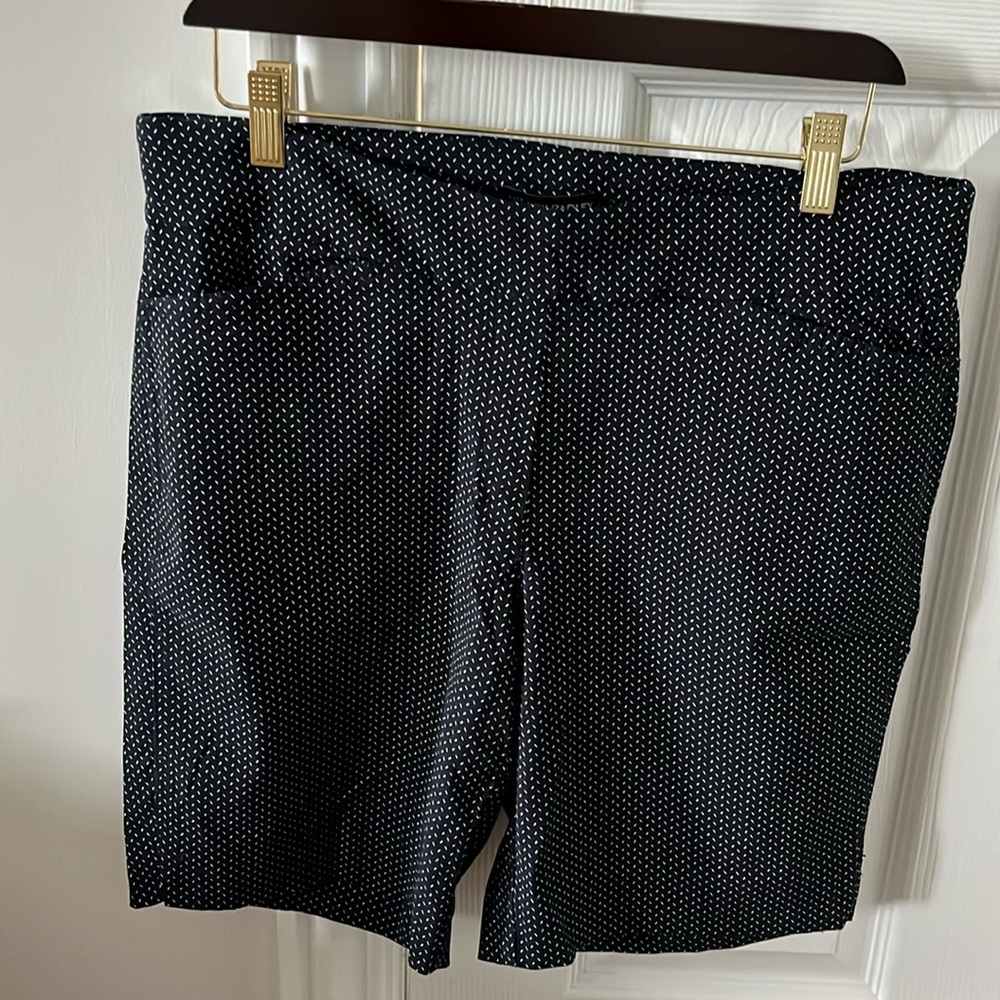 HILARY RADLEY Women’s High Waist Pull-on Shorts Size L